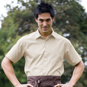 Camisa hombre manga corta con cuello camisero y bolsillo